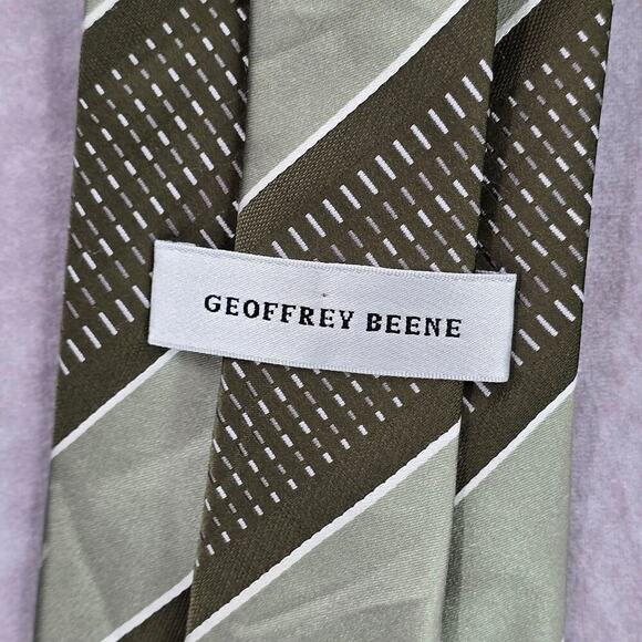 Geoffrey Beene Green White Stripe Geometric 100% Silk Men's Neck Tie - Picture 4 of 6
